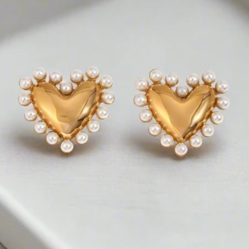💛🔹️House of harlow 🔹️1960 heart-shaped pearl studded  earrings